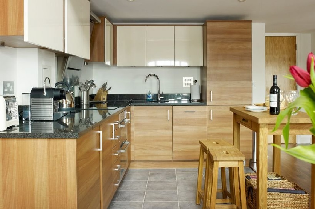 هر آنچه باید درباره طراحی دو رنگ کابینت‌های آشپزخانه بدانید!