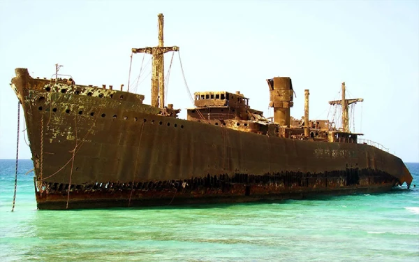 کشتی یونانی در جزیره کیش