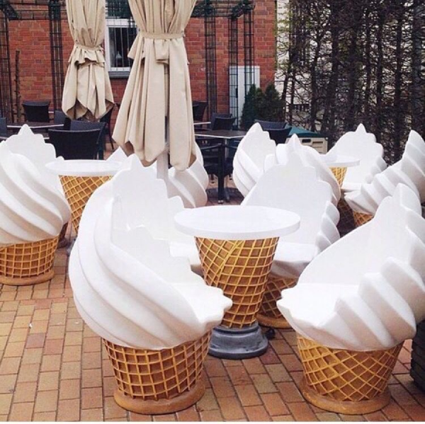 صندلی های کافه به شکل بستنی قیفی