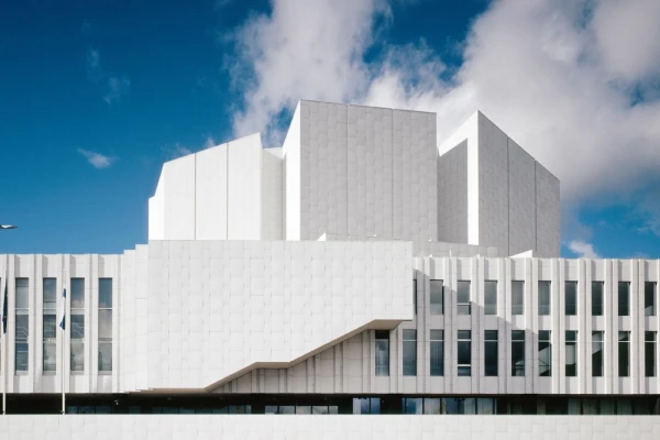 سالن کنفرانس Finlandia Hall در هلسینکی فنلاند طرحی از آلوار آلتو