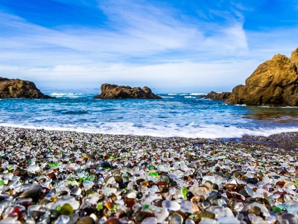 ساحل-شیشه-ای،-کالیفرنیا،-آمریکا.webp
