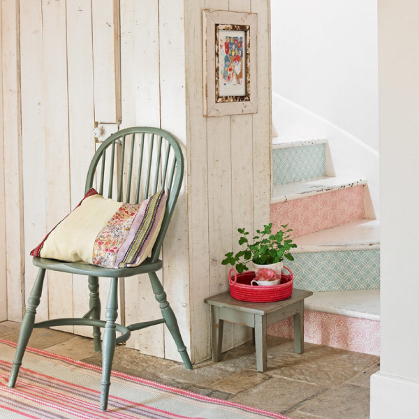 تزیین راه‌پله خانه دوبلکس با رنگ
