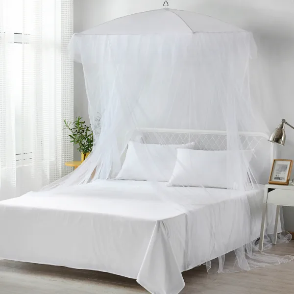 تختخواب با پرده حریر سفید