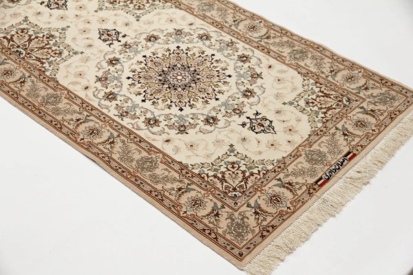 قالی اصفهان، طرح زیبای کاشی روی فرش
