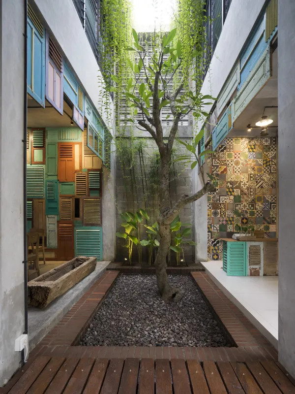 اضافه‌کردن طبیعت واقعی در دکوراسیون داخلی ساختمان
